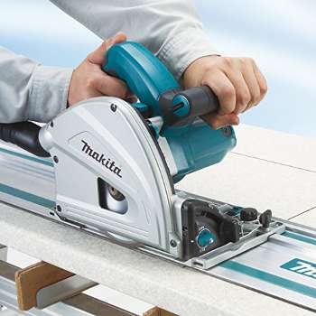 ᐅ Makita Tauchsäge SP6000K1 mit Führungsschiene im Test Säge24